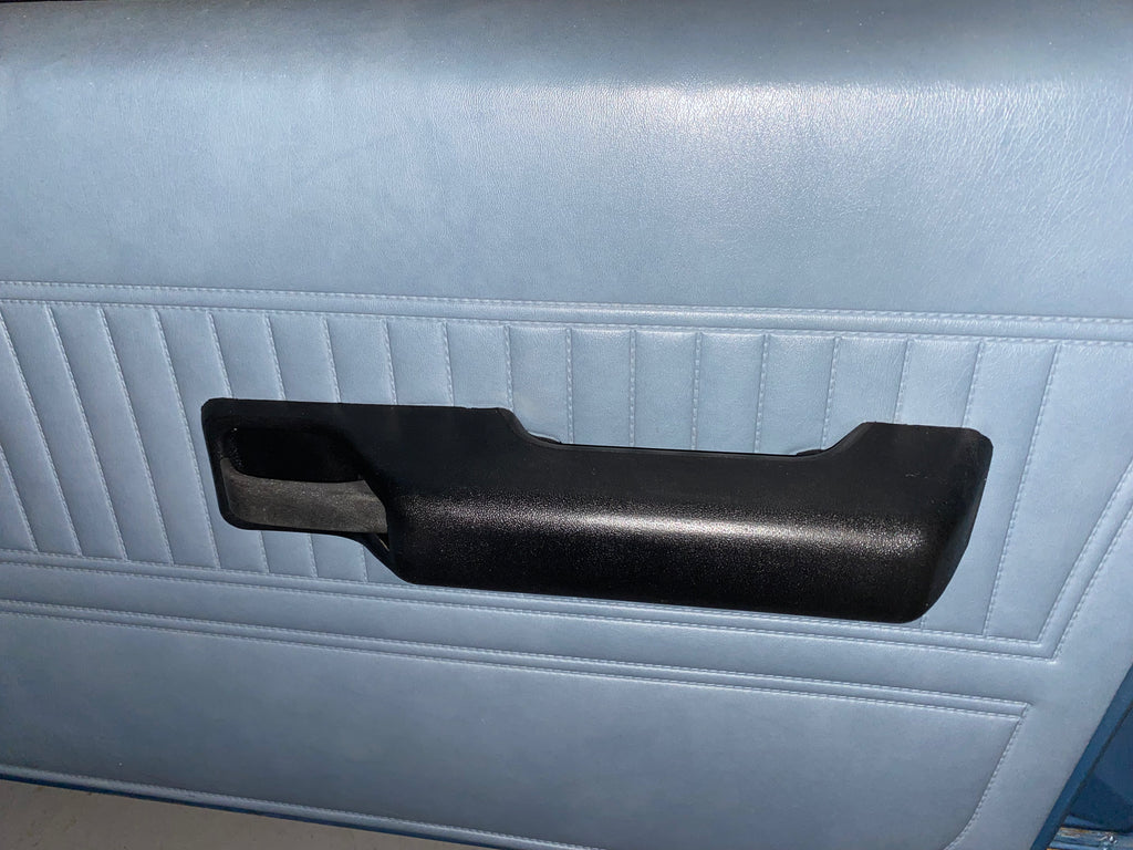 FORD ARM REST XC XD XE ZJ ZK CORTINA TE TF NEW XC5424140AA1FA RH XC542